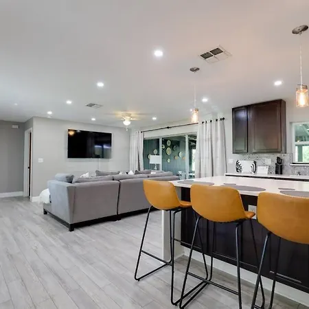 Hidden Gem Home W An Exhilarating Backyard View
